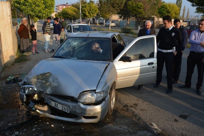 Otomobil Evin Duvarına Çarptı: 1 Yaralı