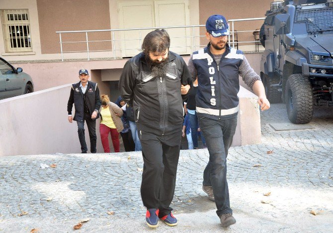 İzmir’de Yakalanan Bombacılar Adliyeye Sevkedildi