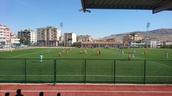 Develi Kaymakamı Duru, Develi Belediyespor-buğdaylıspor Maçını İzledi