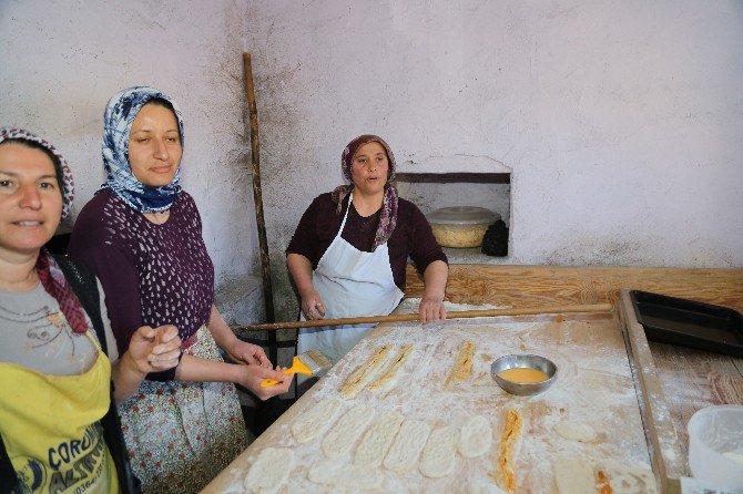 Mahalle Fırınları Yine Bazlama, Katmer Ve Köy Ekmeği Pişirecek