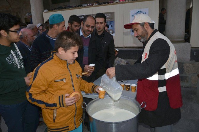 Nevşehir’de Sabah Namazı Gençlik Buluşmasında Cami Doldu Taştı