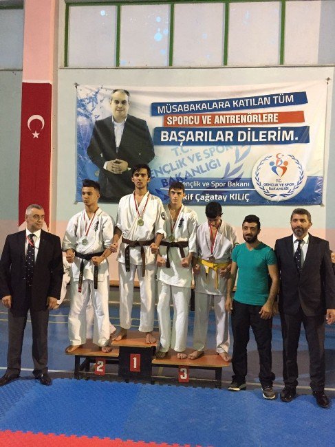 Karatede İkincilik Kürsüsü Yıldırım Belediyespor’un