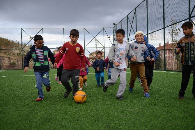 Çorum Belediyesin’den Akkent’e Semt Sahası