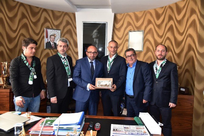 Başkan Üzülmez’den Kocaelispor’a Maddi Destek