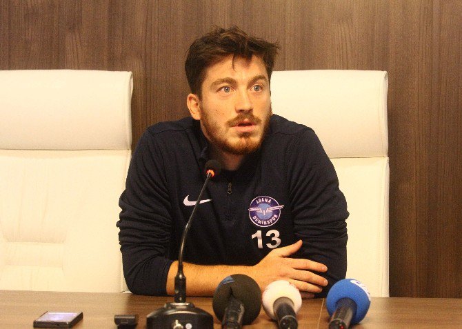 İpekoğlu: "Futbolcu Memur Zihniyetli Olmamalı"