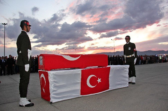 Şehit Asker Memleketine Uğurlandı