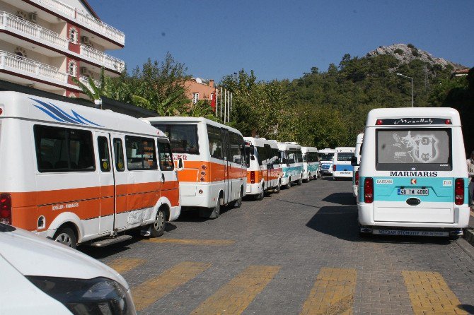 Marmaris’te Dolmuşcular Yeni Çalışma Saatlerine Tepki Gösterdi