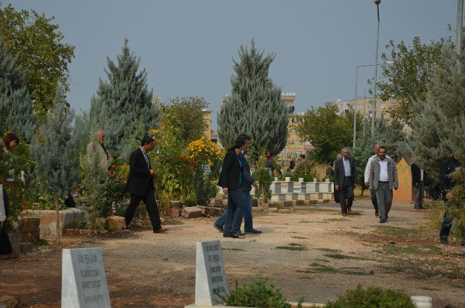 Hdp’li Vekiller Terörist Cenazesine Katıldı