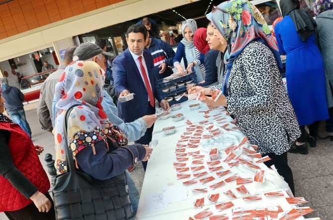 Kemalpaşa Belediyesi’nden Aşure İkramı