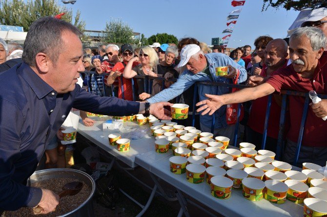 Konyaaltı Belediyesi’nden Aşure Etkinliği