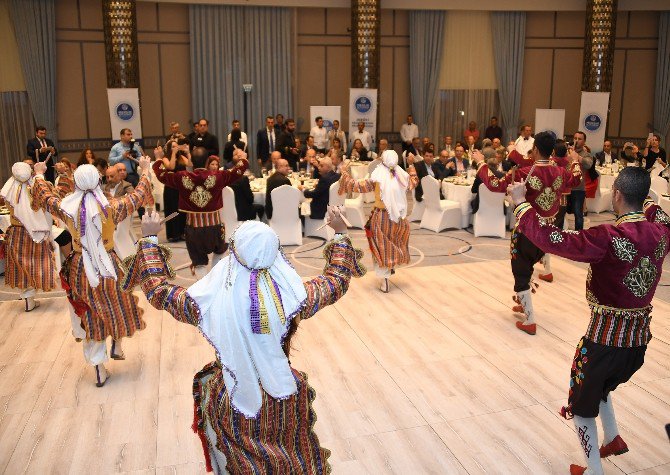 Başkan Kocamaz, "Mersin’i Keşfet" Konuklarıyla Yemekte Bir Araya Geldi