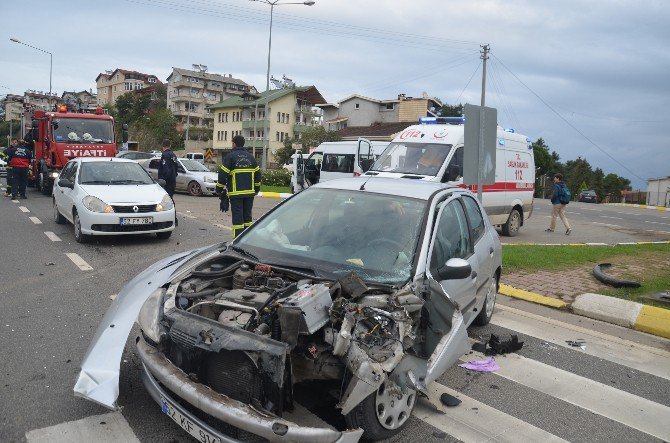 Fatsa’da Öğrenci Servisi İle Otomobil Çarpıştı: 4 Yaralı