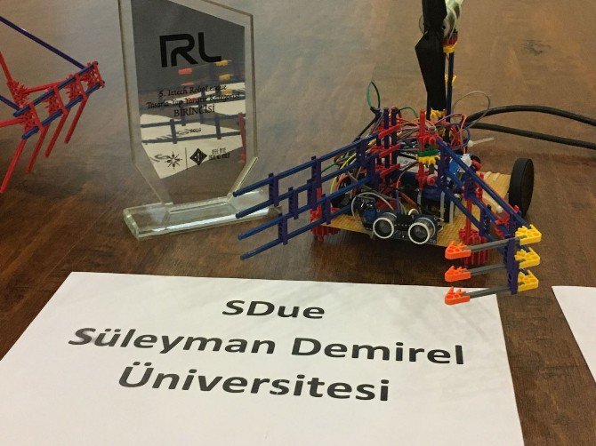 Sdü Ekibi Robot Yarışmasında Şampiyon