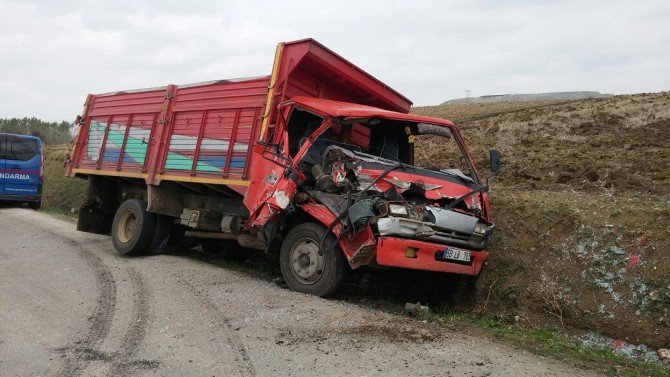 Kamyon İle Tanker Çarpıştı: 1 Yaralı