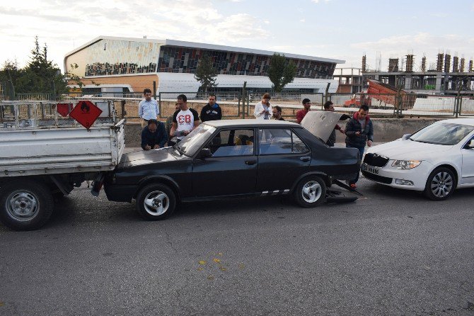 Malatya’da 3 Araç Birbirine Girdi