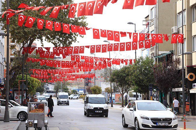 Bandırma Caddeleri Kırmızı-beyaz