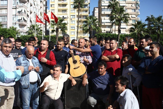 Sokak Düğünlerinin Yasaklanmasını Davul Kırarak Protesto Ettiler