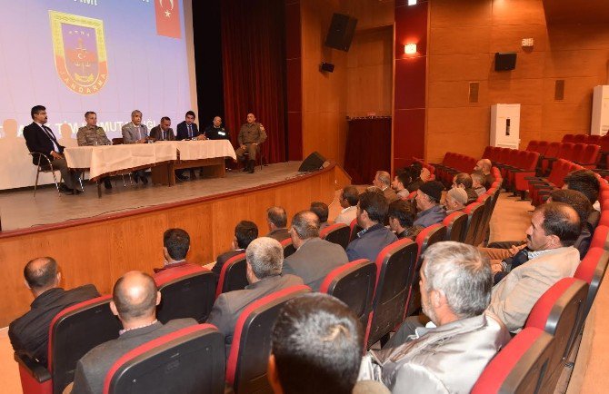 Ahlat’taki Öğrenci Servis Şoförlerine Bilgilendirme Semineri