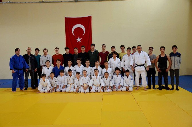 “Bende Spor Yapacağım” Projesi Gençlerine Judo Tanıtıldı