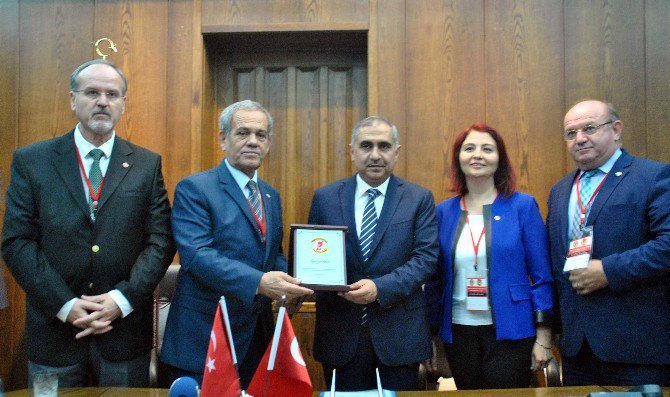 Türkiye Gazeteciler Federasyonu Heyeti Vali Koçak’ı Ziyaret Etti