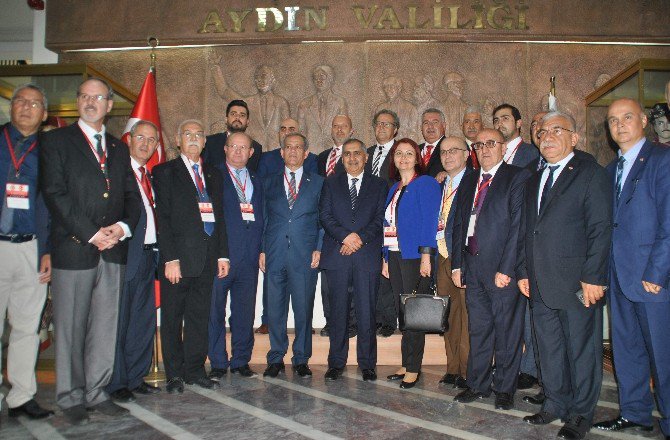 Türkiye Gazeteciler Federasyonu Heyeti Vali Koçak’ı Ziyaret Etti