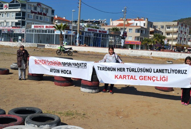 İstanbul’dan Ayvalık’a Gelerek Uyuşturucu, Terör Ve Kadına Yönelik Şiddete Dikkat Çektiler