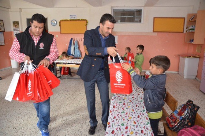 Başkan Kılıç’dan Öğrencilere Kırtasiye Yardımı