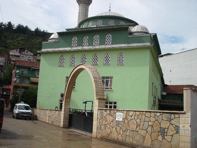 Derece Camii’nde Düzenleme Çalışmaları Sürüyor