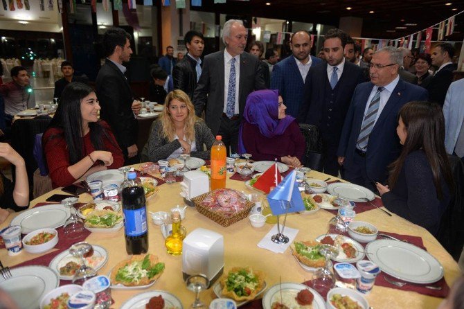 Kütahya’da ’Dünyanın Rengi Kütahya’nın Misafiri’ Etkinliği