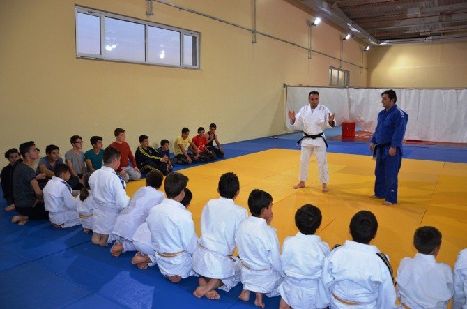 “Bende Spor Yapacağım” Projesi Gençlerine Judo Tanıtıldı