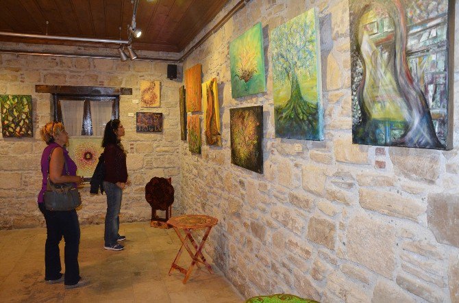 Kuşadası’nda “İç Yolculuk“ Sergisi