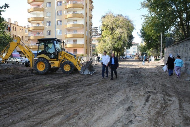 Başkan Çolakbayrakdar Yol Çalışmalarını Yerinde İnceledi