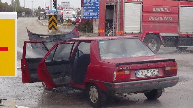 Sandıklı’da Otomobil Yangını