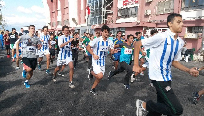 Bandırma’da Cumhuriyet Koşusu Yapıldı