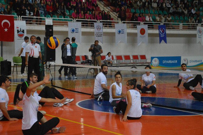 Diyarbakır’da “Aşmak İçin Hareket Et” Kampanyasının Startı Verildi