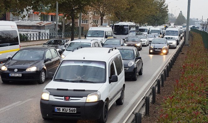 Yenilenen Mudanya Kavşağı Uzayan Araç Kuyruklarına Çözüm Olmadı