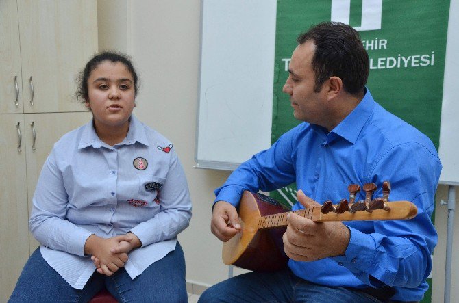 14 Yaşındaki Görme Engelli Neslihan, Acun’a Mesaj Gönderdi