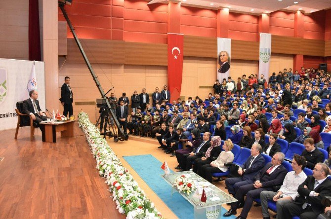 Bakan Kılıç, Karabük’te Üniversite Öğrencileri İle Buluştu