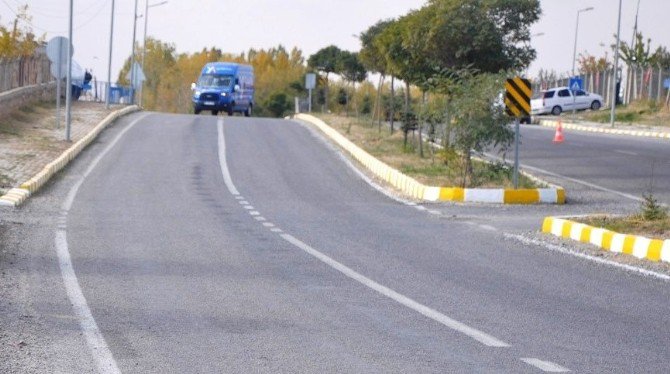 Erciş’te Kaldırım Taşları Boyanıyor