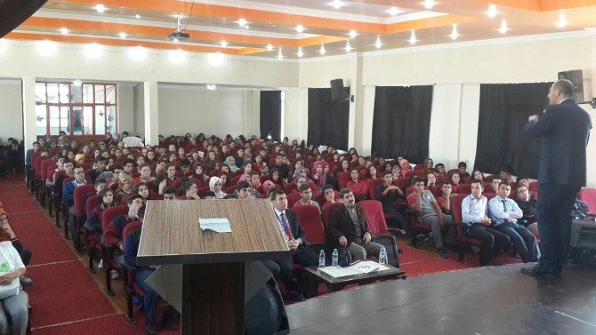 Kula’da ’Milli Gençlik Şuuru Ve Motivasyon’ Semineri