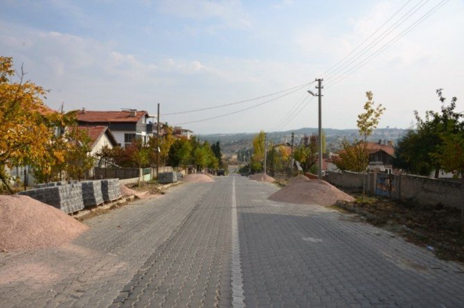 Gediz’de Yayalar İçin Yeni Yol Çalışması