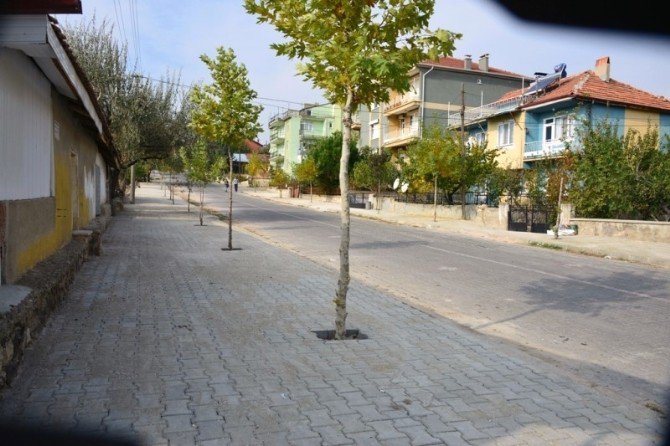 Gediz’de Yayalar İçin Yeni Yol Çalışması