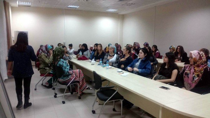 Melikgazi Kız Yurdu’ndaki İşaret Dili Ve Diksiyon Kurslarına Yoğun İlgi