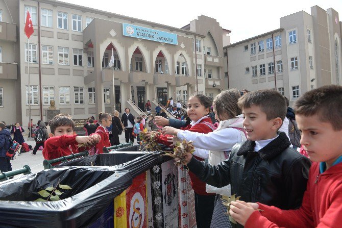 Çöpleri Taraftar Kutularına Atıyorlar