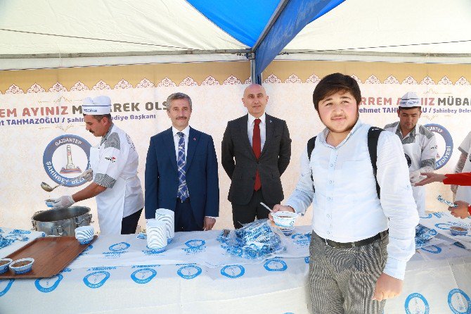 Tahmazoğlu Hkü’de Aşure Dağıttı