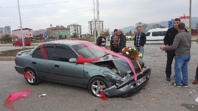 Gelin Arabası Otomobil İle Çarpıştı: 6 Yaralı