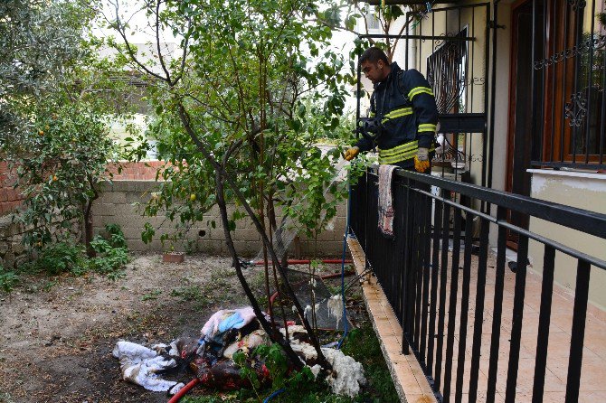 Söke’de Kendini İçeri Kilitleyip Evi Ateşe Verdi