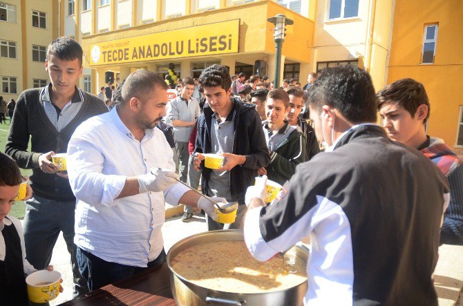 Tecde Anadolu Lisesinden Aşure Etkinliği