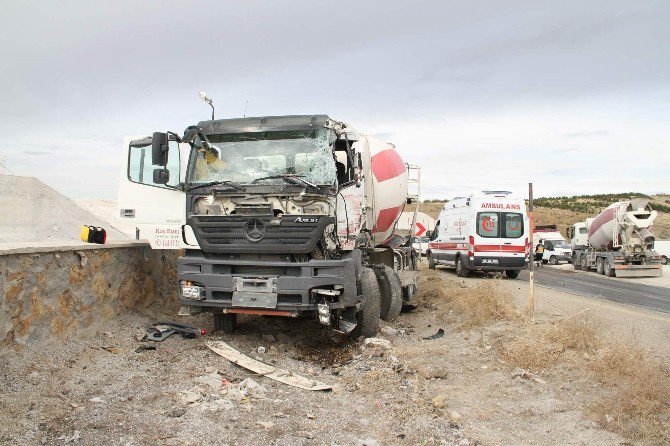 Yozgat’ta Kayan Tır, Beton Mikseri Ve Otomobile Çarptı