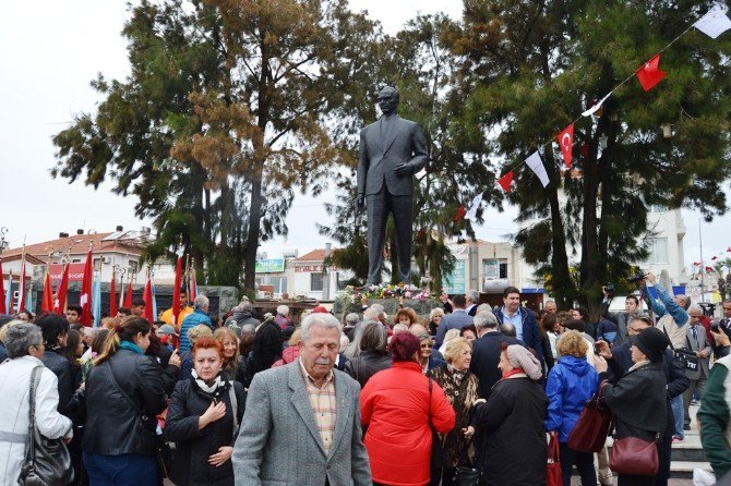 Ayvalık’ta Cumhuriyet Bayramı Kutlamaları Çelenk Sunumuyla Başladı